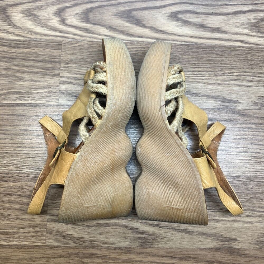 1970's FAMOLARE Womens Vintage Shoes Sandals Heels Rubber Wavy Wedge Size 6 - Picture 2 of 11